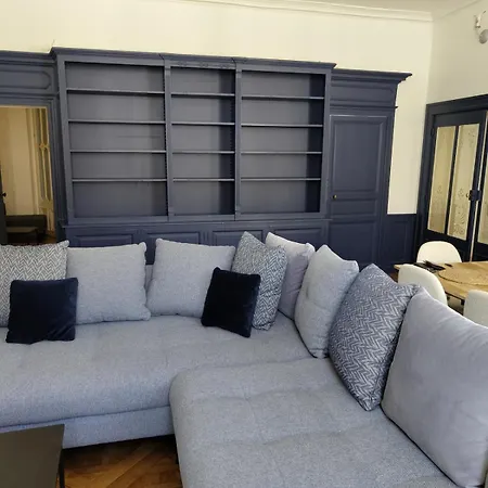 Large Refurbished Appartement Agen
